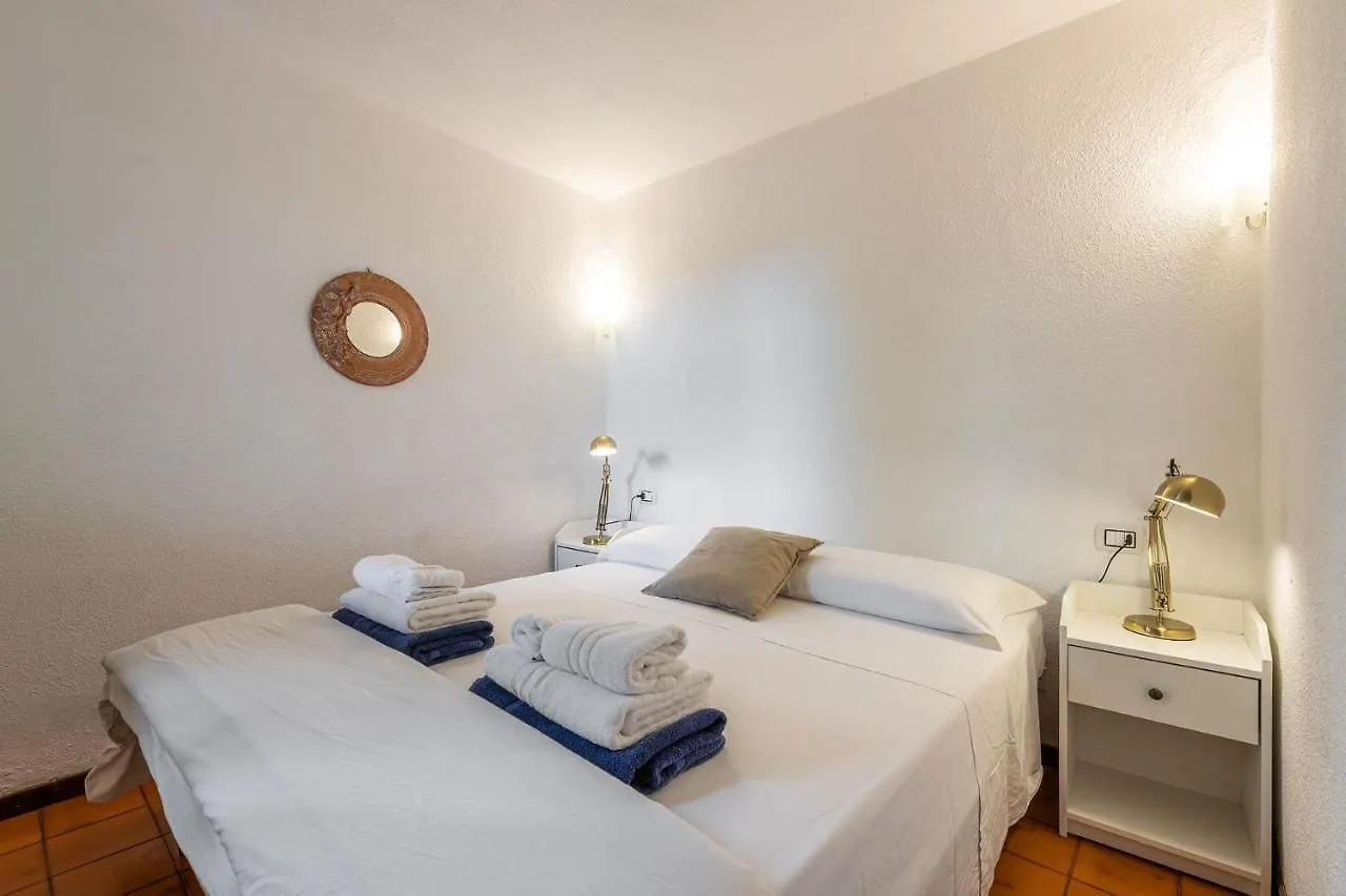Semesterbostad Domus Carlotta Apartment With Sea View Villasimius Is Traias